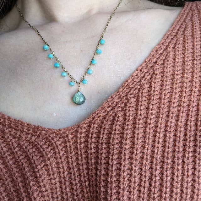 How to Wear Aqua Jewelry in the Fall